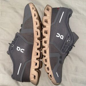 On Running women’s Cloud 5 Charcoal and orange Athletic Shoes